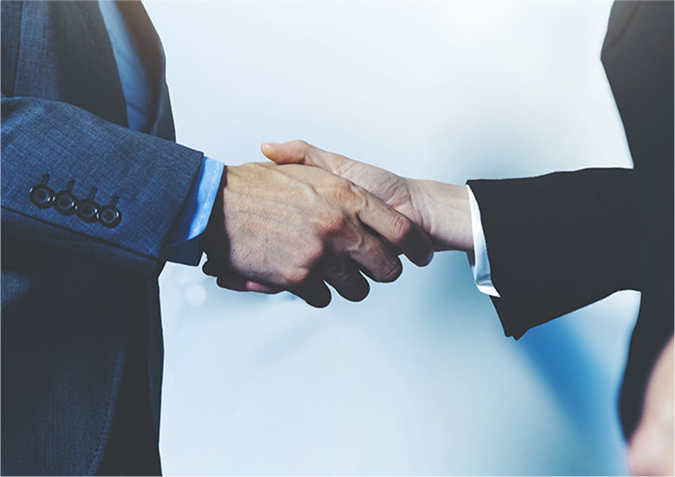 握手している写真